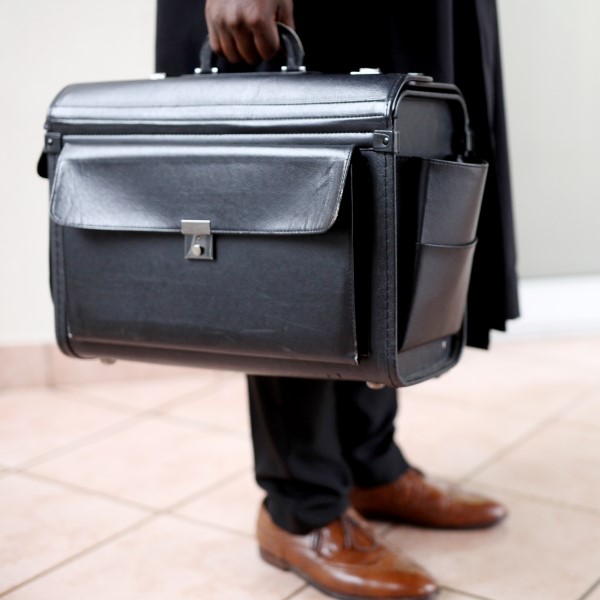 Le consult group offering expert commercial law services